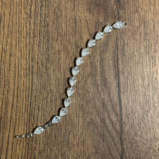 CRYSTAL TEAR DROP BRACELET